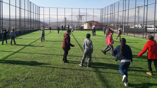 Büyükşehir’in Ekinözü’ne Kazandırdığı Halı Saha Beğeni Topladı