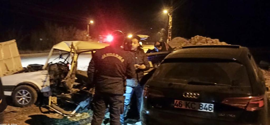 Afşin’de iki otomobil çarpıştı: 5 yaralı