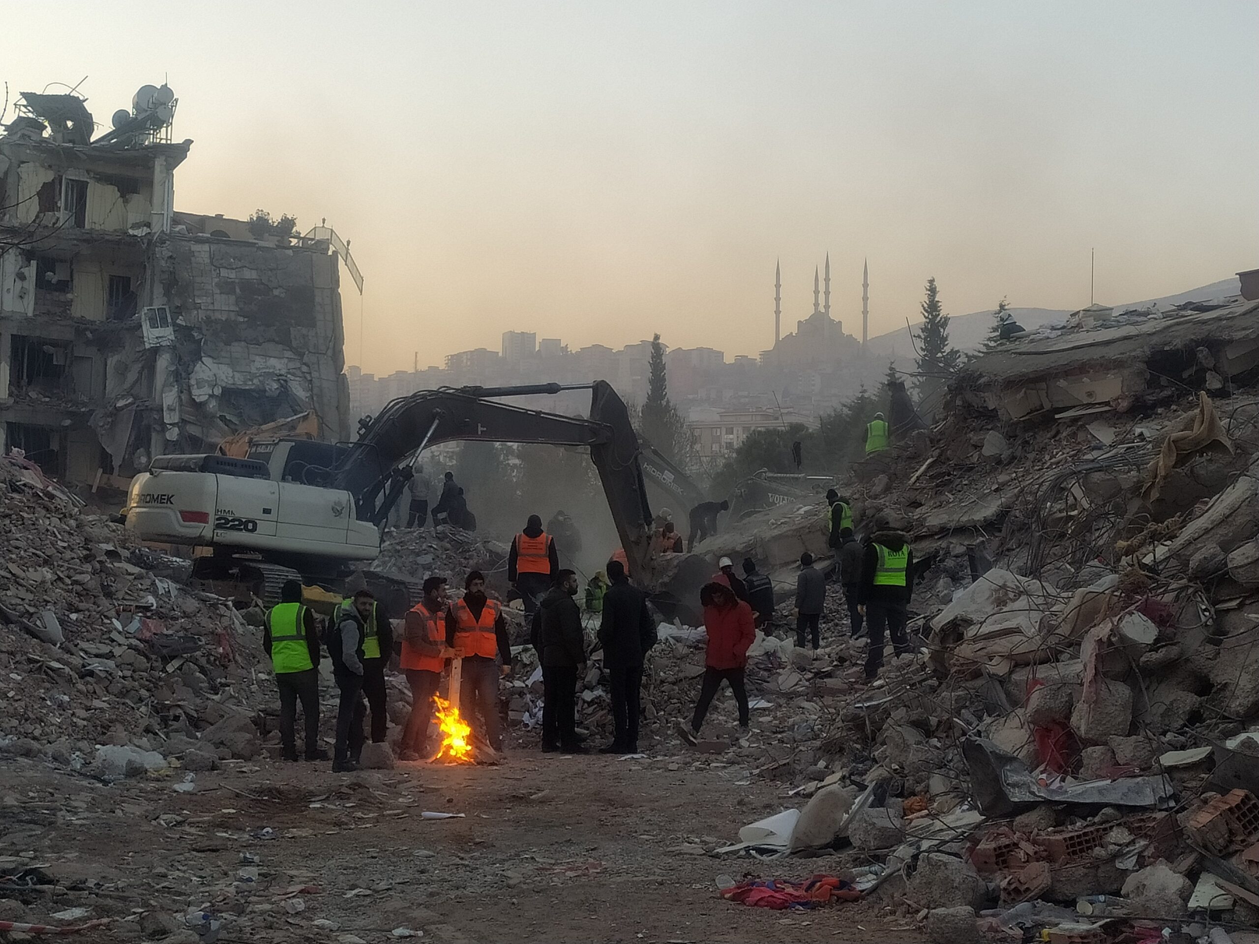 Kahramanmaraş’ta sessiz bekleyiş sürüyor