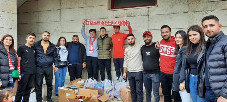 Edeler Minik yüreklere dokundu