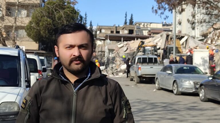 Gazeteci Tural Şahbazlı’dan yardım çağrısı: ‘sadece çadır ve battaniye gönderin’