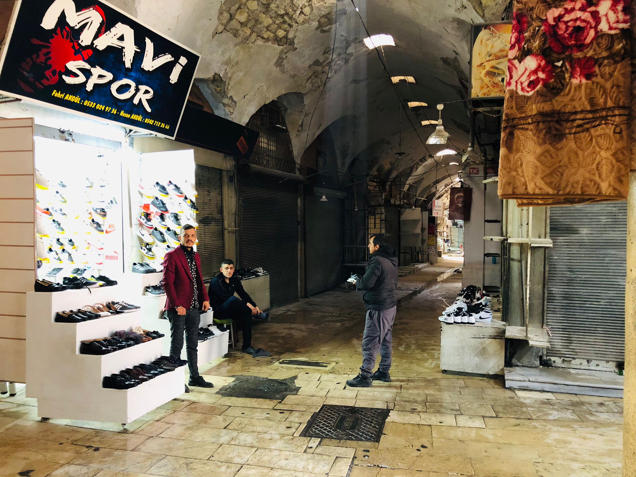 Kapalı Çarşıda Esnaflar Kepenkleri açmaya başladı