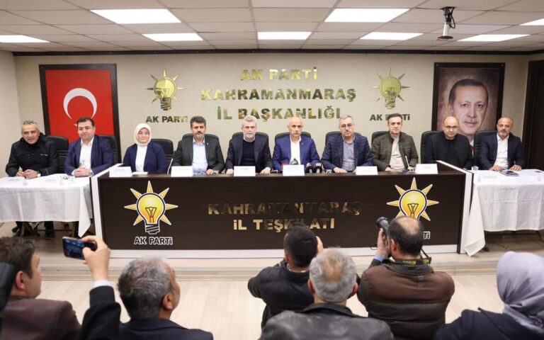 AK Parti Milletvekili Adayları Basın önünde
