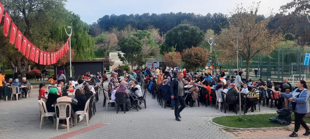 Gökbayrak Dayanışma Platformunundan Depremzede vatandaşlara geniş katılımlı iftar