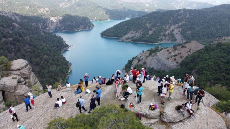 Depremin merkez üssü Kahramanmaraş’ta ilk doğa yürüyüşü gerçekleştirildi
