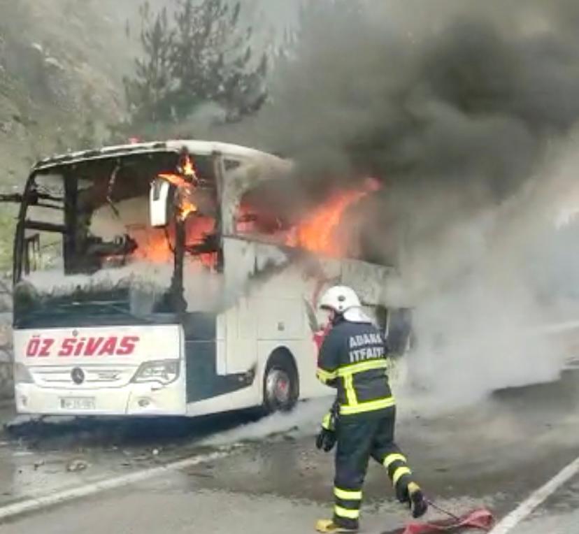 Seyir halindeki otobüs cayır cayır yandı