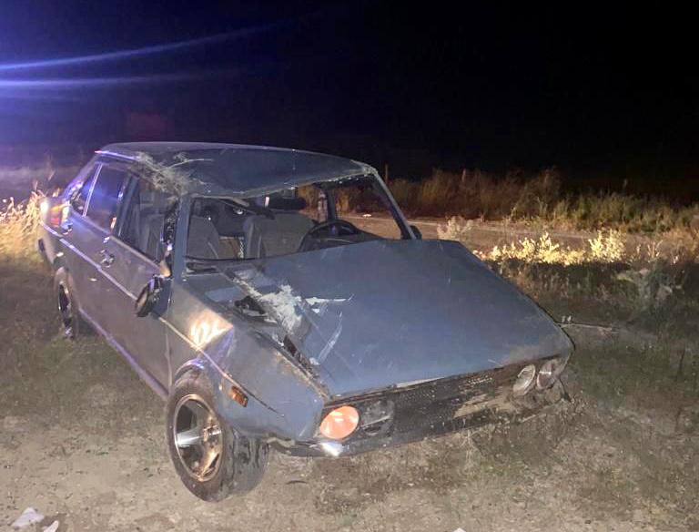 virajı alamayan otomobil tarlaya uçtu