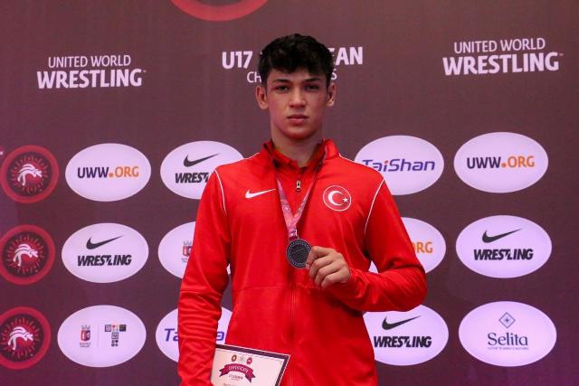 Pehlivan Temur’dan Göğüsleri Kabartan Başarı