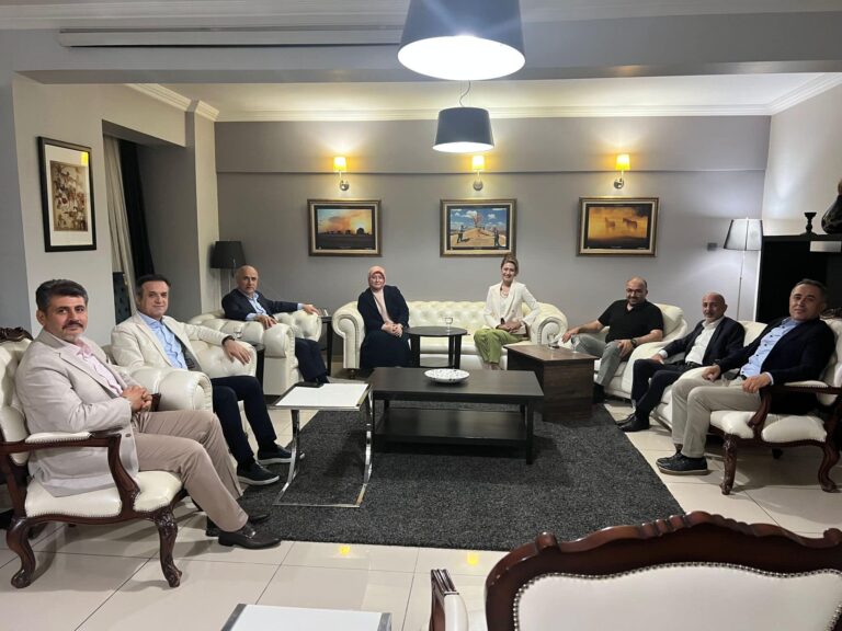 Milletvekilleri bir araya gelerek: “Maraş varsa biz varız” dediler