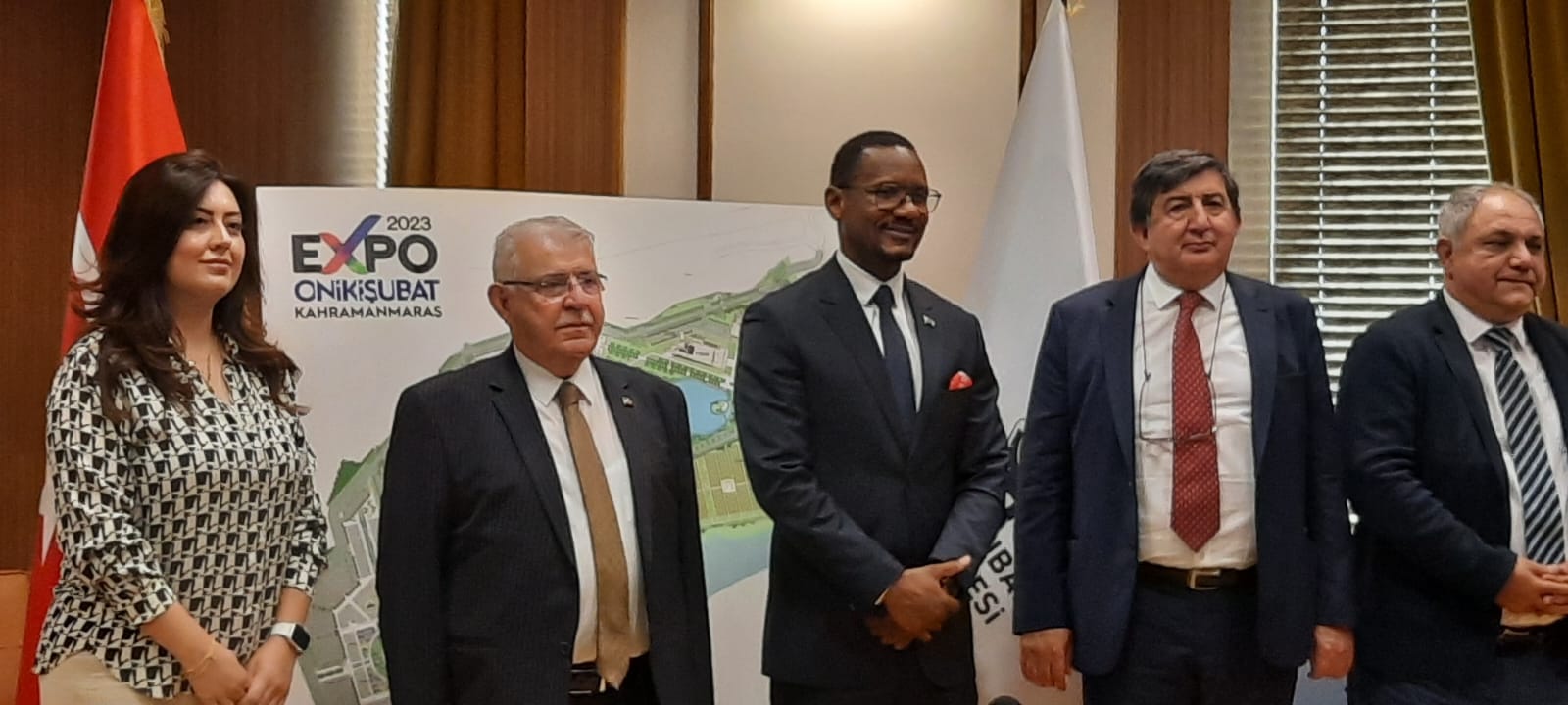 BAŞKAN MAHÇİÇEK GAMBİYA BÜYÜKELÇİSİ CONTEH ALKALİFANKA İLE BİR ARAYA GELDİ