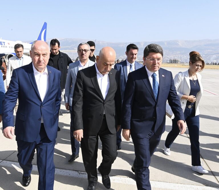 Bakan Tunç; “Deprem Bölgesinin İmarı ve İnşası En Öncelikli Hedefimiz”