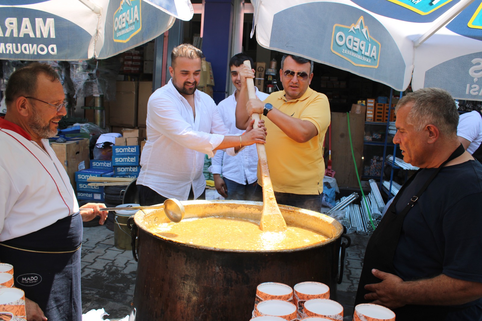 Kaptanoğlu Civata Aşure Geleneği Devam Ettirdi..