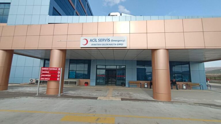 Otomobilin çarptığı bisiklet sürücüsü öldü