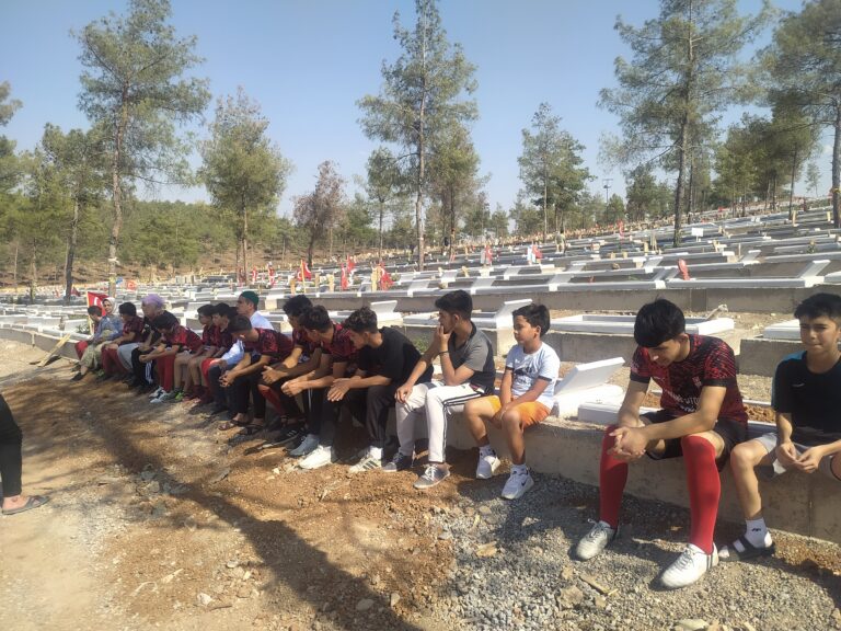 BOZDAĞ DEPREM ŞEHİTLERİNİ UNUTMADI