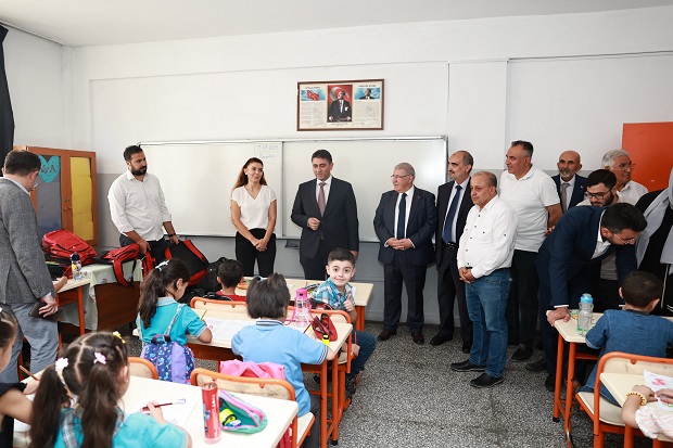 Bu yıl da kitaplar devletten, çanta ve kırtasiyeler Onikişubat Belediyesi’nden