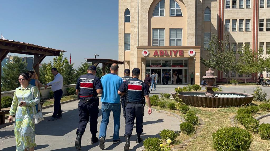 FETÖ’den aranan eski komiser yakalandı