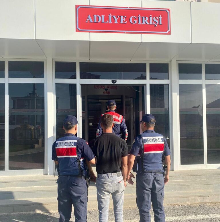 Jandarma evin tuvaletinde yakaladı