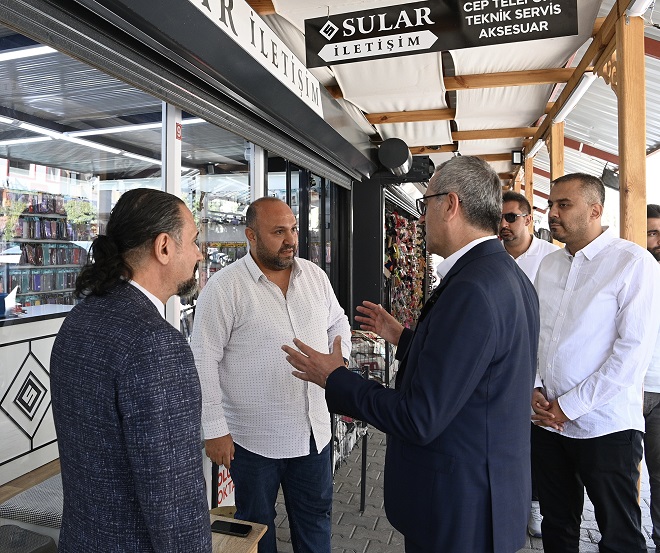 Geçici iş yerlerinde esnafları ziyaret ettiler