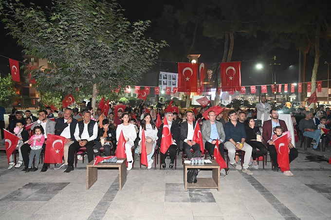 Cumhuriyet Filmi Türkoğlu Meydanlarında