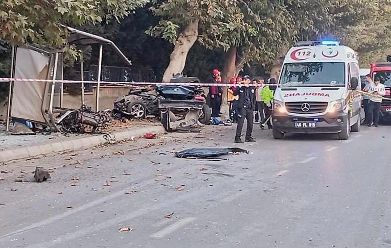 Otomobil paramparça oldu: 1 ölü