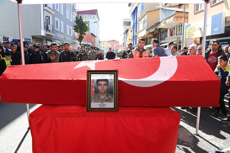 Şehit Bektaş’ın Naaşı Toprağa verildi