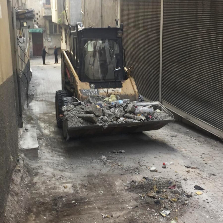 Büyükşehir, Dulkadiroğlu ve Onikişubat’ta Hafriyat Temizliğini Sürdürüyor