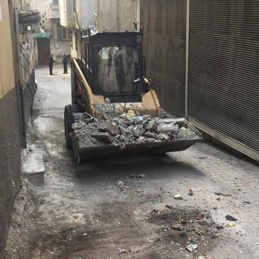 Büyükşehir, Dulkadiroğlu ve Onikişubat’ta Hafriyat Temizliğini Sürdürüyor