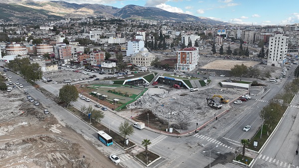 Saçma bina bitti, şimdi sıra saçma yapıda…