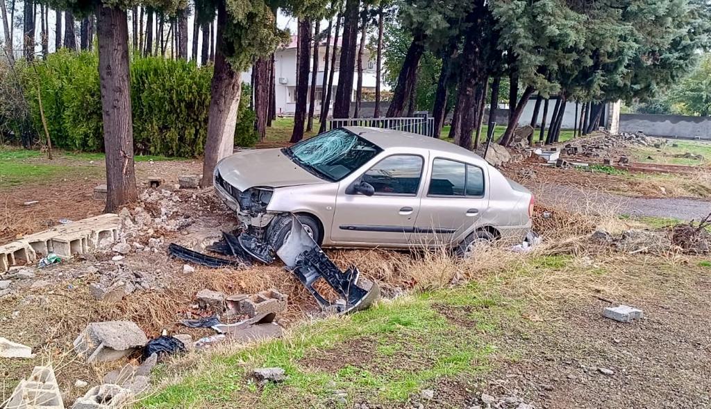 Köpeğe çarpmamak için çocuklara çarptı!