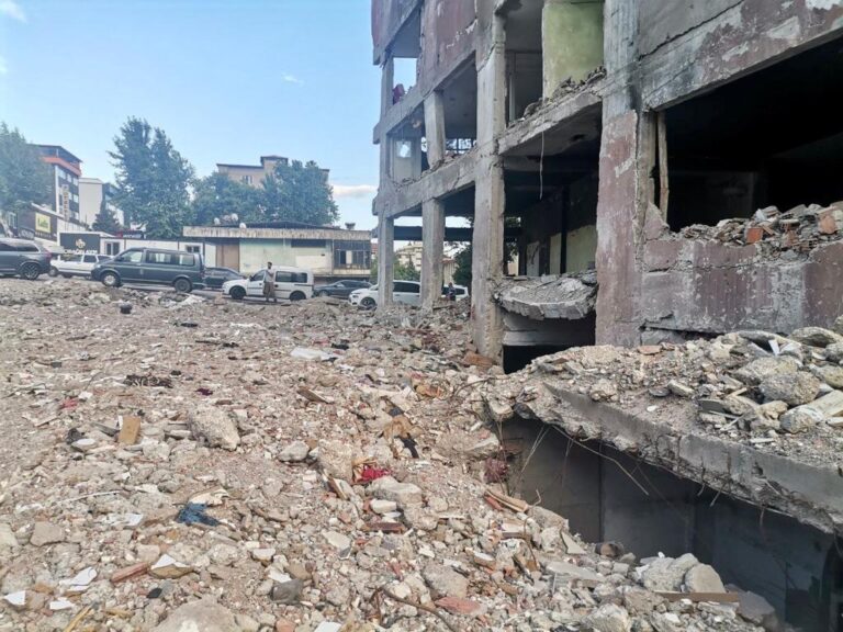 Kahramanmaraş’ta o insanlar çaresizce bekliyor