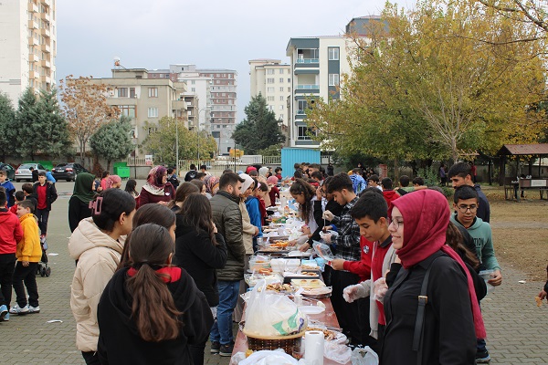 VALİ HİLMİ TOLUN ORTAOKULU’NDAN GAZZE’YE DESTEK KERMESİ