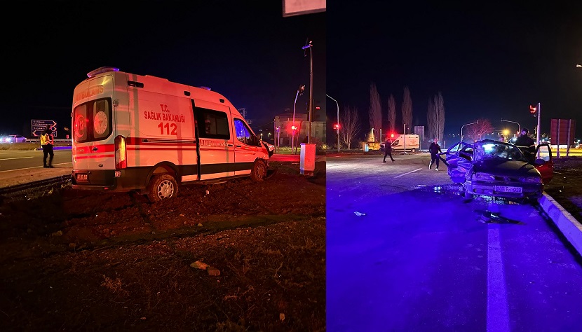 Ambulans ile otomobilin çarpıştı: 9 yaralı