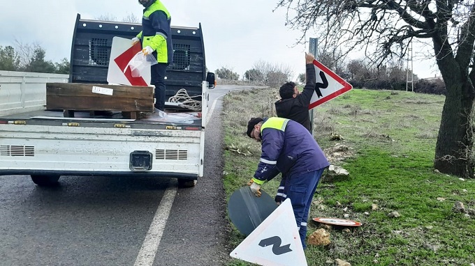 Kış Şartları için Trafik İşaretlerine Bakım