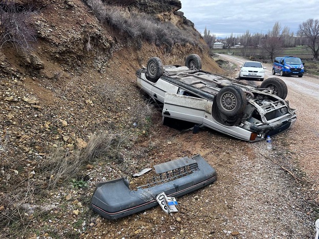 Afşin’de otomobil takla attı: 2 yaralı