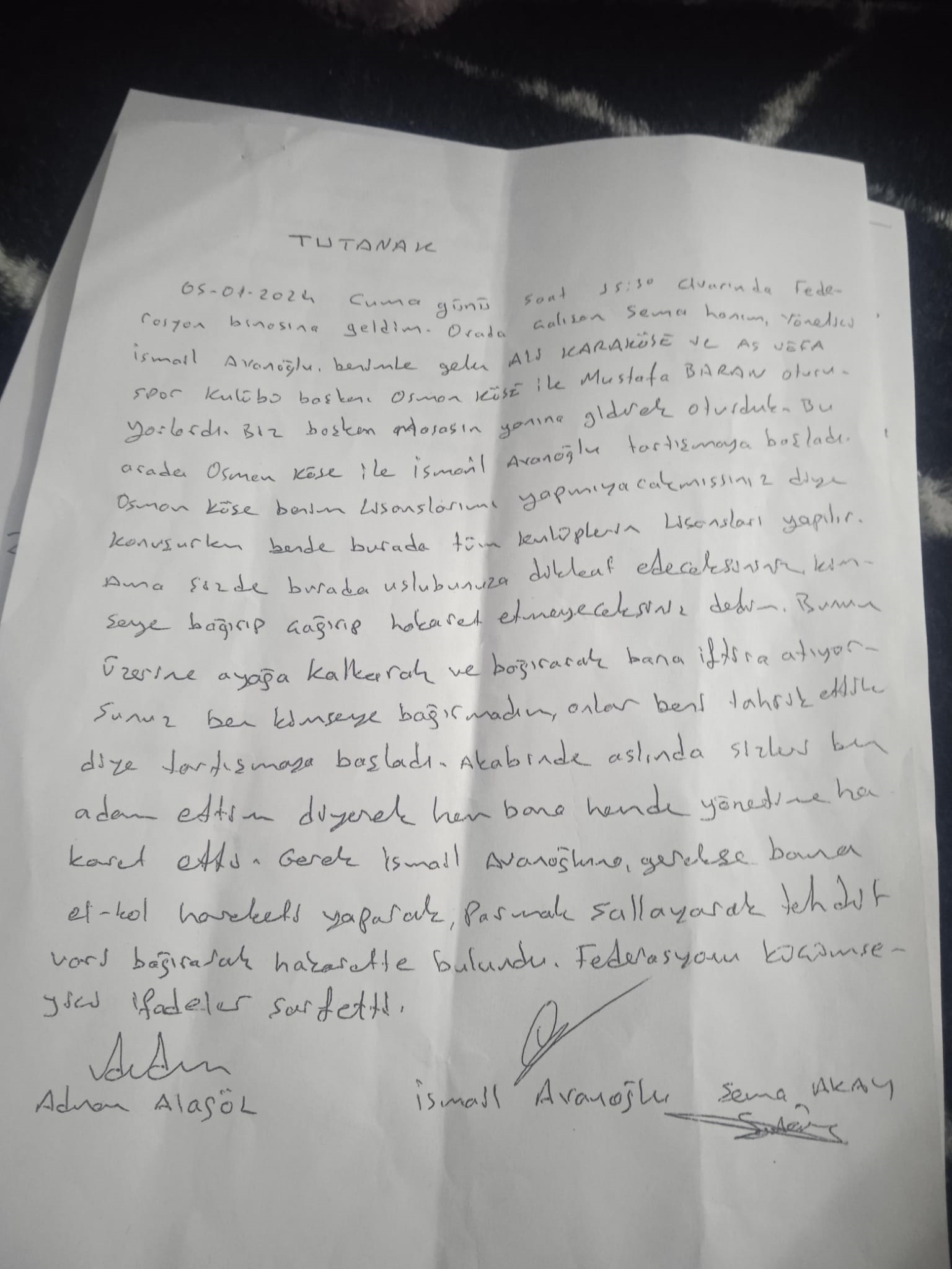 Federasyonda yöneti̇ci̇ler burnundan kil aldirmiyor!