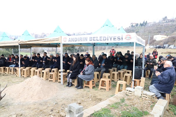 Andırın belediye başkanı ahmet doğan deprem şehitlerini ziyaret etti