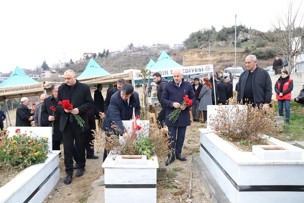 Andırın Belediye Başkanı Ahmet Doğan deprem şehitlerini ziyaret etti