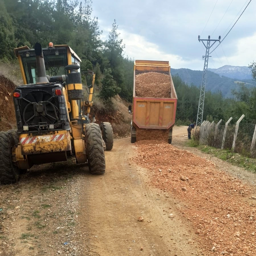 ANDIRIN – MERKEZ ULAŞIMINI 20 KİLOMETRE KISALTACAK YOL TAMAMLANIYOR