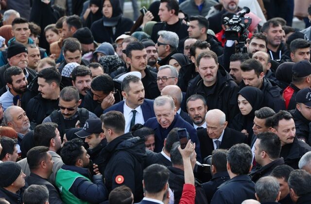 Cumhurbaşkanı Erdoğan, Kapıçam’daDeprem Şehitliği’ni Ziyaret Etti