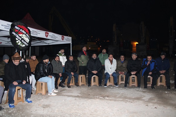 DEPREM ŞEHİDİ SPORCULAR ŞEHİT DÜŞTÜKLERİ YERDE ANILDILAR