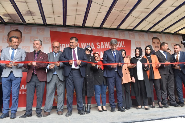 YRP’den Miting gibi açılış!