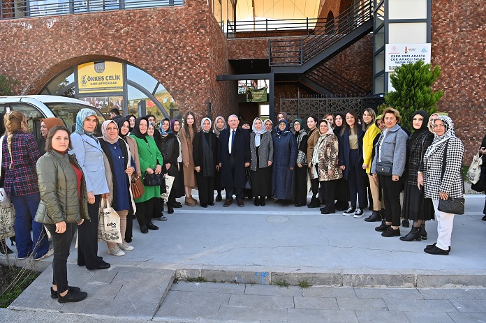 Başkan Mahçiçek’ten ‘AK Kadın’lara duygu dolu veda