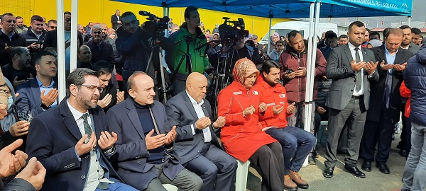 Kızılay ve HAK-İŞ depremzede çocuklar için kütüphane açtı