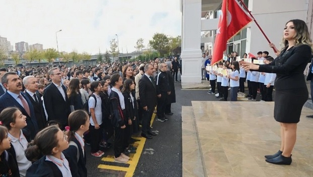 Okullarda Depremlerde Hayatını Kaybedenler İçin Saygı Duruşunda Bulunulacak