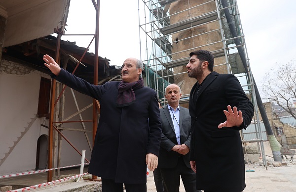 BAŞKAN OKAY, BAKAN YARDIMCISI YAZGI İLE TARİHİ YAPILARDA İNCELEMELERDE BULUNDU