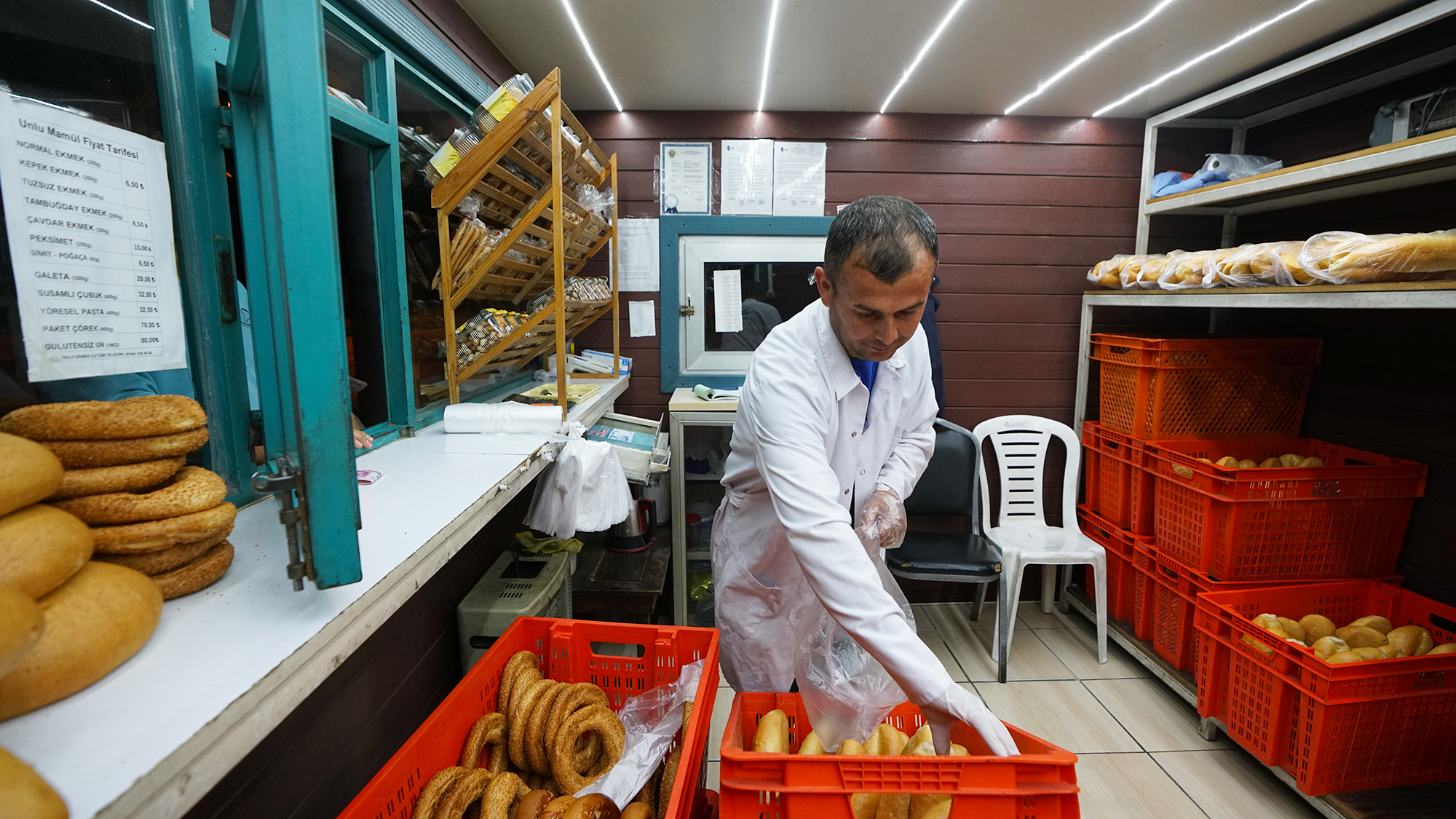 Büyükşehir, Günlük 60 Bin Ekmek ve Unlu Mamulü Vatandaşlara Ulaştırıyor