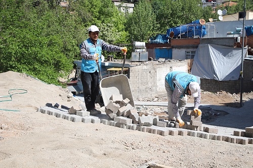Dulkadiroğlu’ndan Turan Mahallesinde Parke Çalışması
