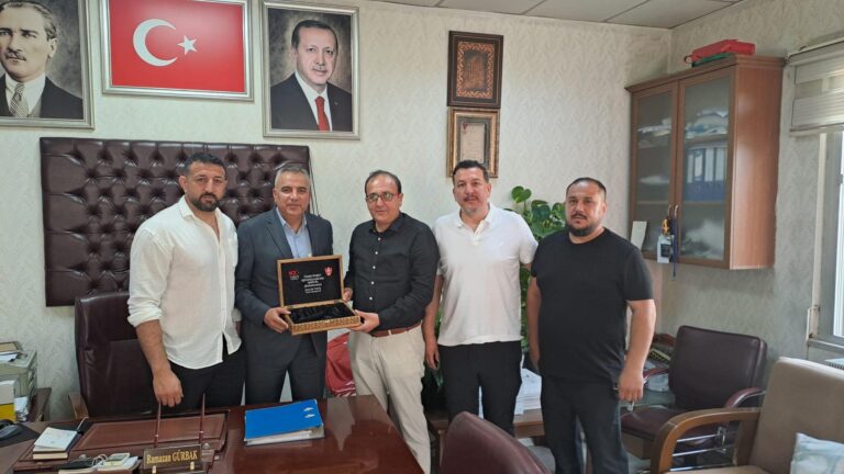 TGGF BAŞKAN VEKİLİ ŞAHİN HOPUR’DAN BAŞKAN GÜRBAK’A TEŞEKKÜR PLAKETİ