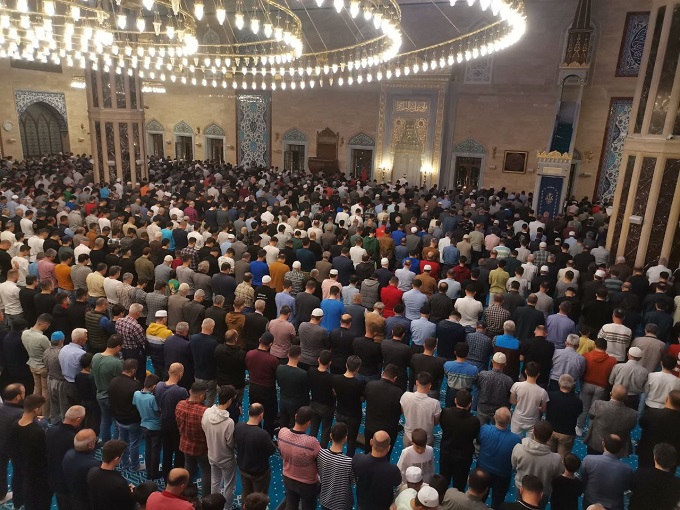 Kahramanmaraş’ta Abdulhamid Han Camii’nde 30 Bin Kişiyle Kadir Gecesi İdrak Edildi