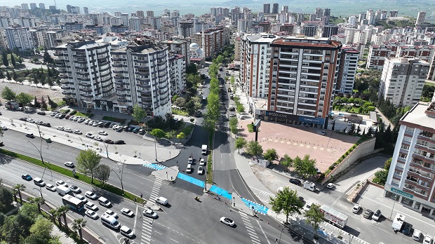 Başkonuş Caddesi ve Bağlantı Yolunun Ulaşım Standardı Artırılıyor